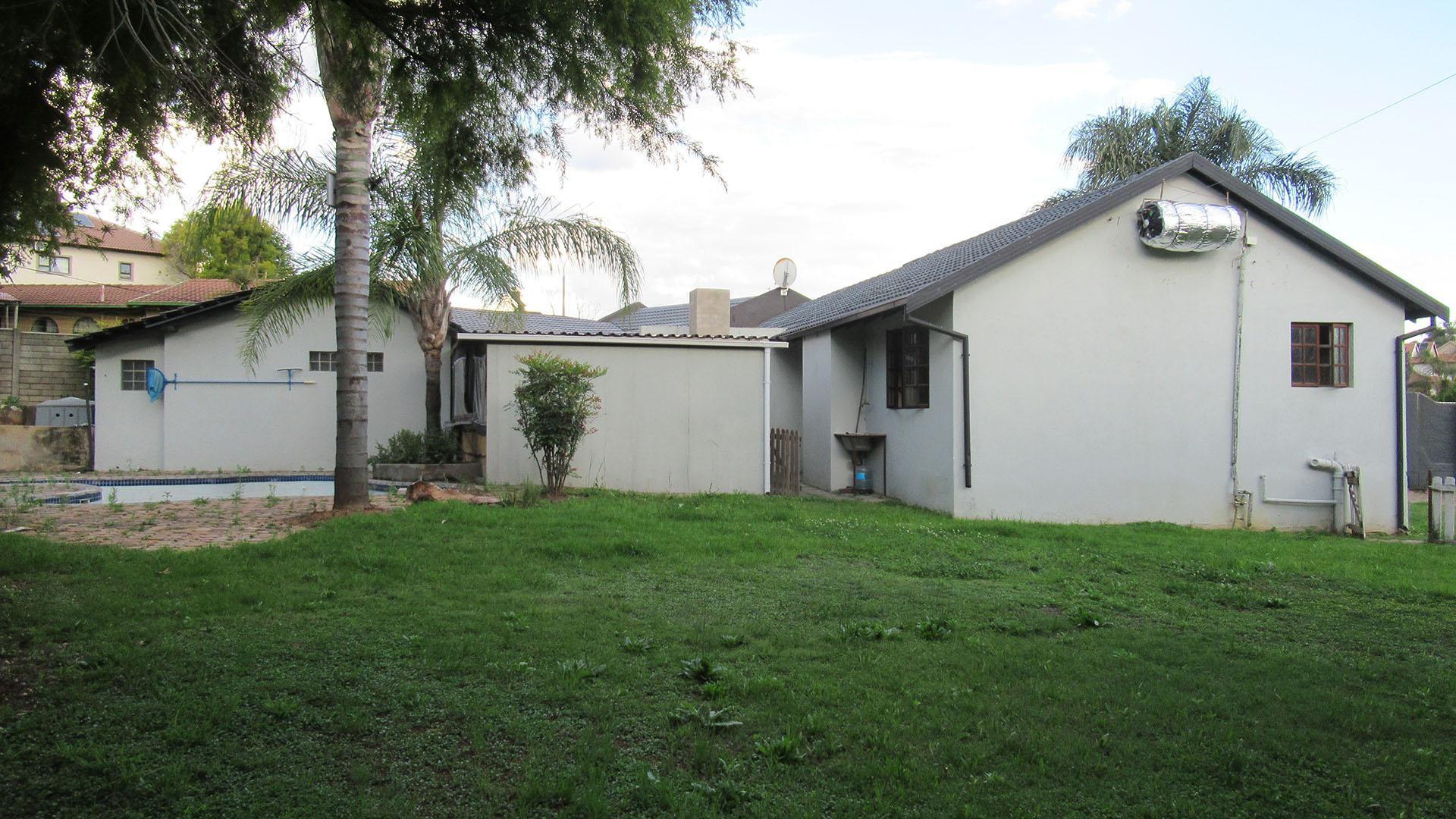 Backyard of property in Wilgeheuwel 