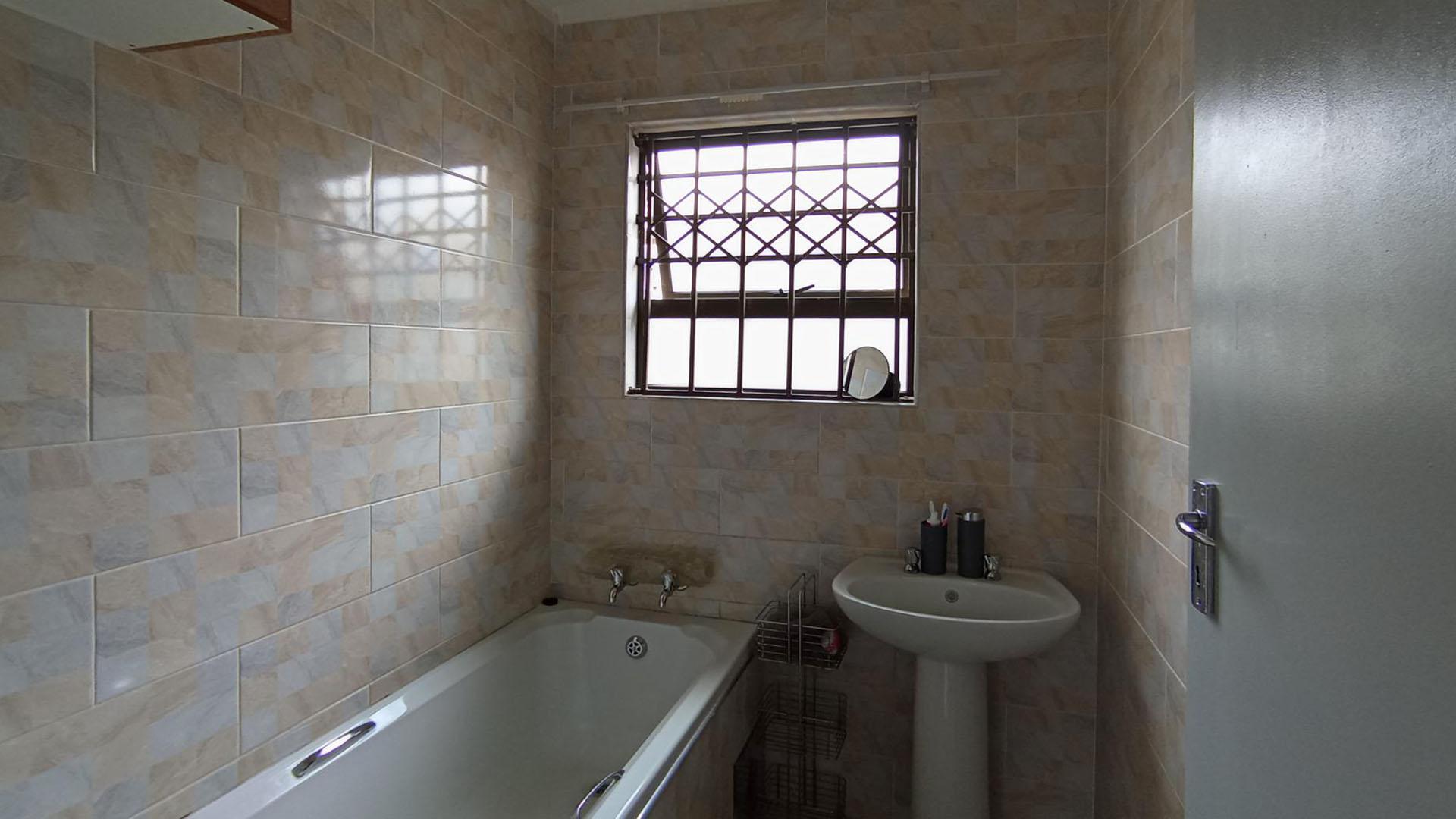 Bathroom 1 - 6 square meters of property in Soshanguve East
