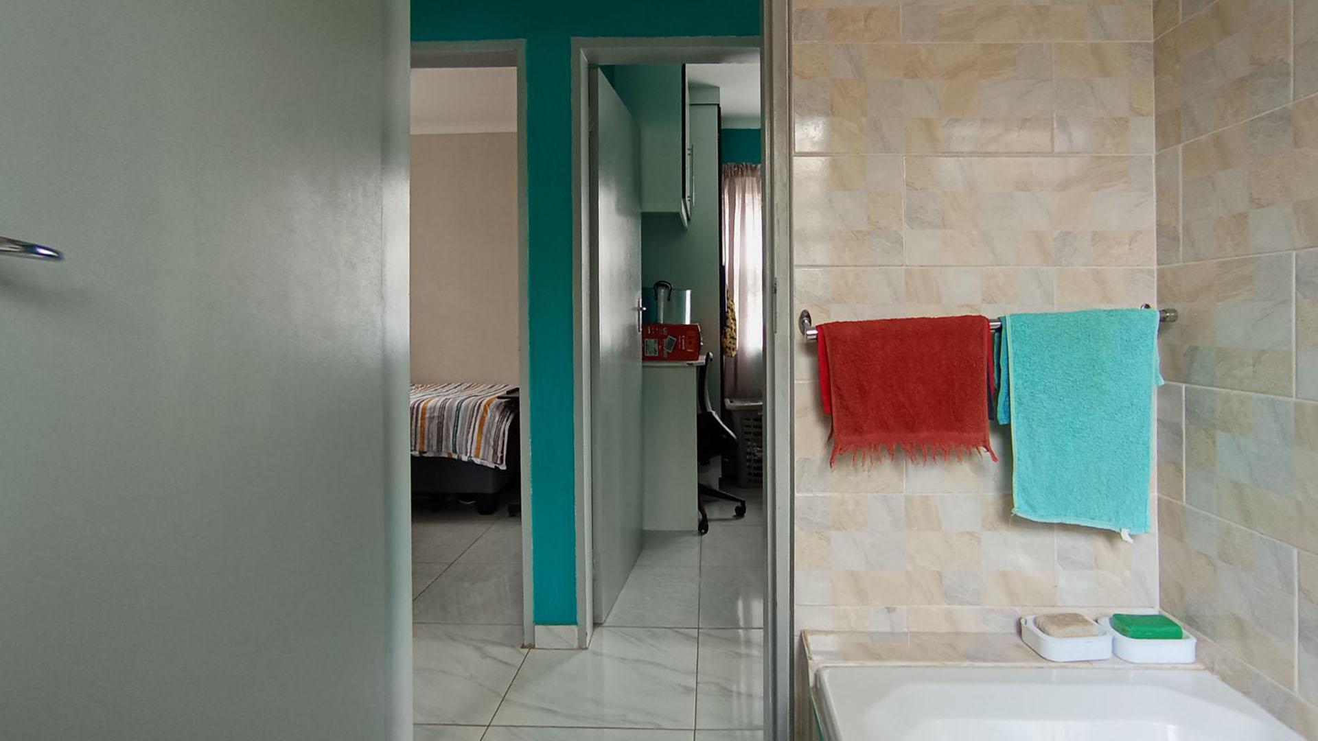 Bathroom 1 - 6 square meters of property in Soshanguve East