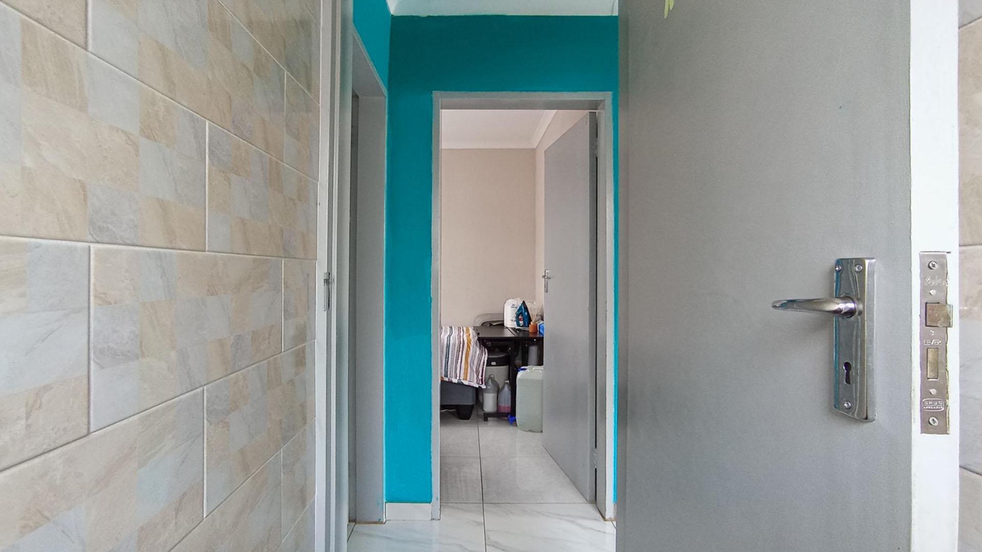 Bathroom 1 - 6 square meters of property in Soshanguve East