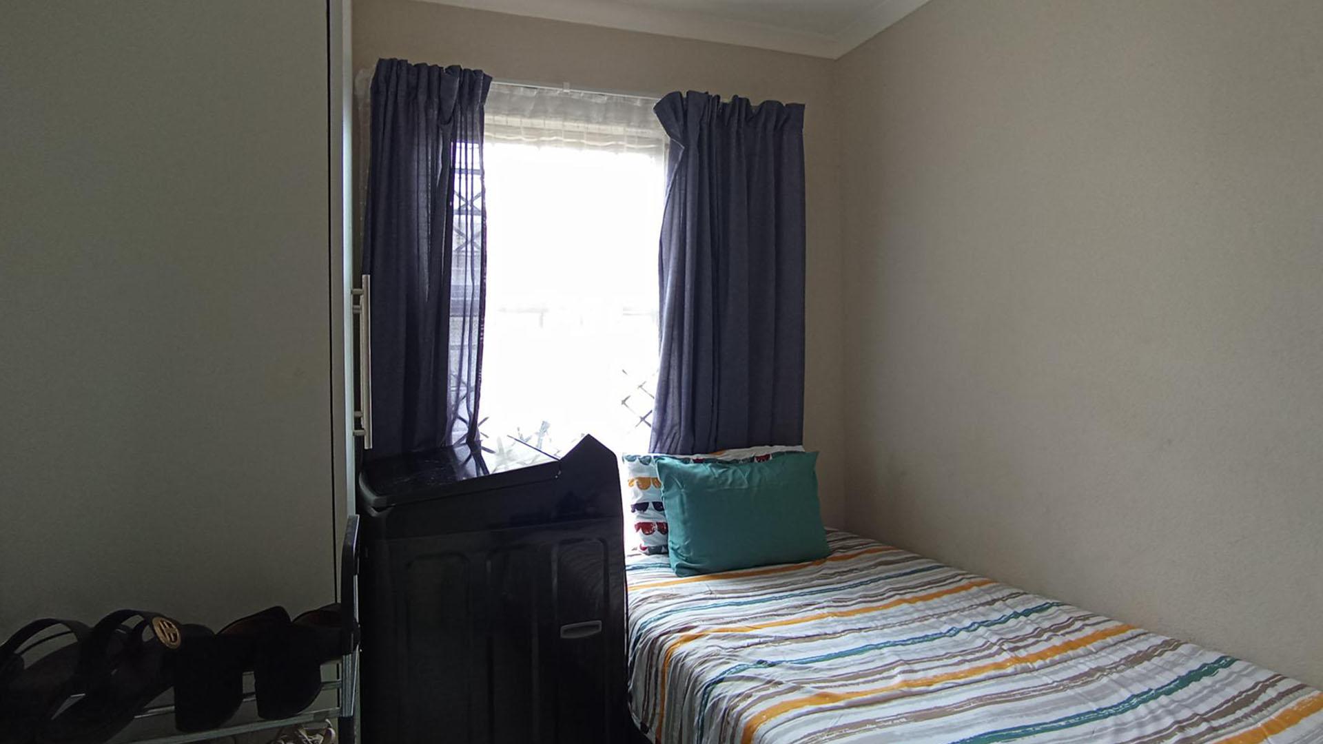 Bed Room 2 - 7 square meters of property in Soshanguve East