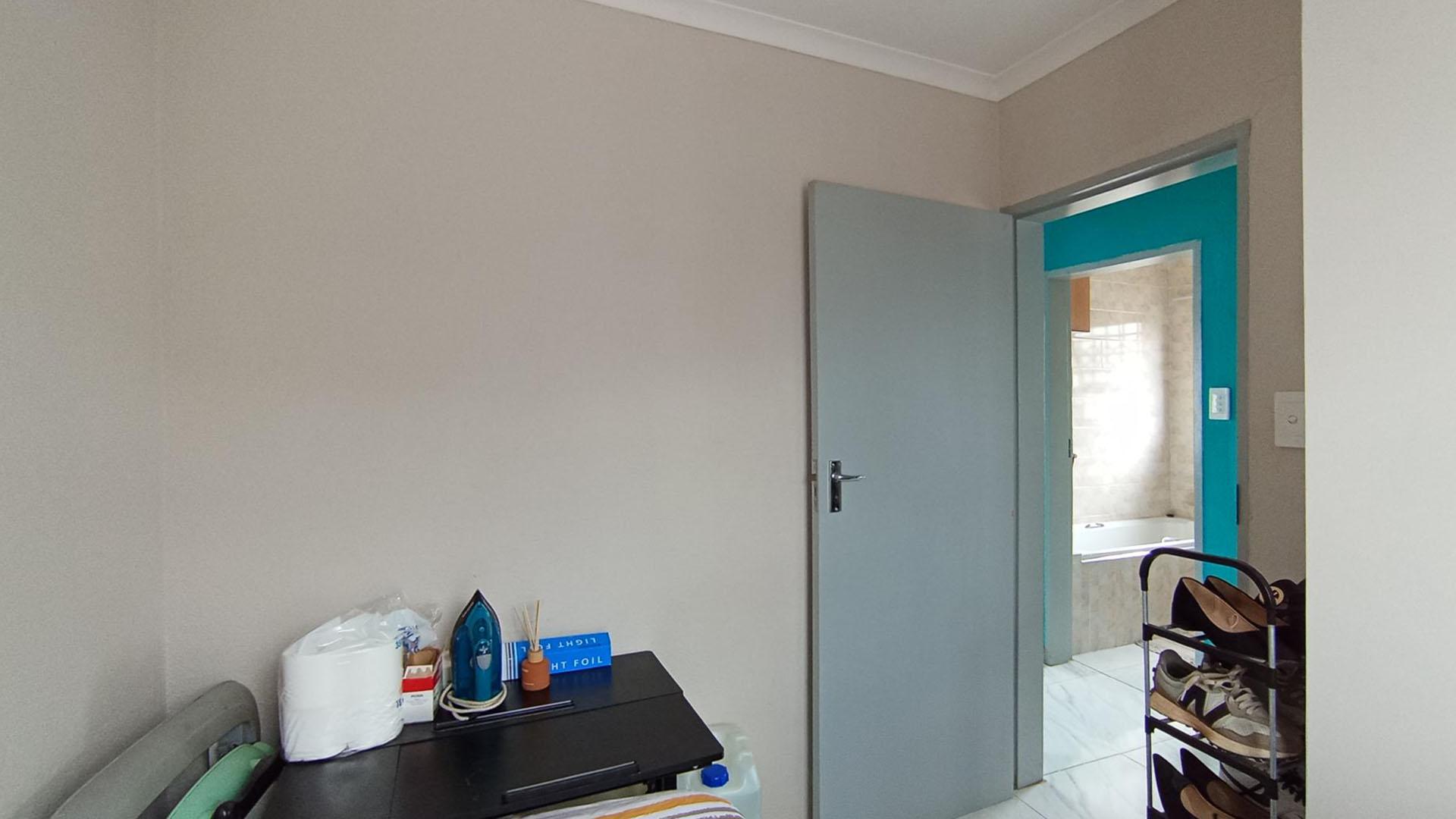 Bed Room 2 - 7 square meters of property in Soshanguve East