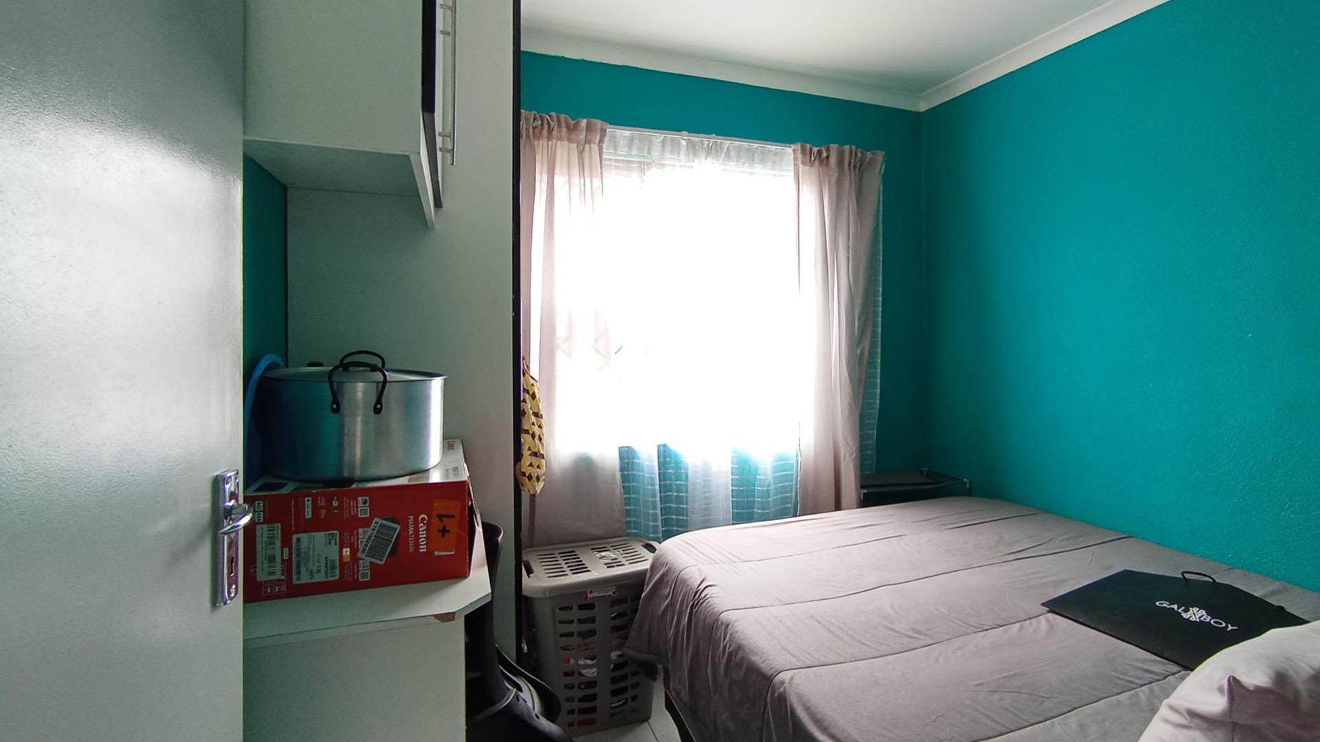 Bed Room 3 - 8 square meters of property in Soshanguve East