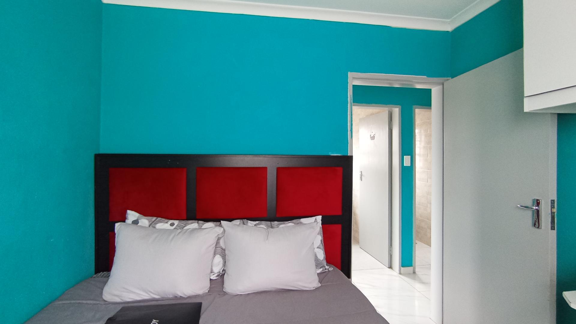 Bed Room 3 - 8 square meters of property in Soshanguve East