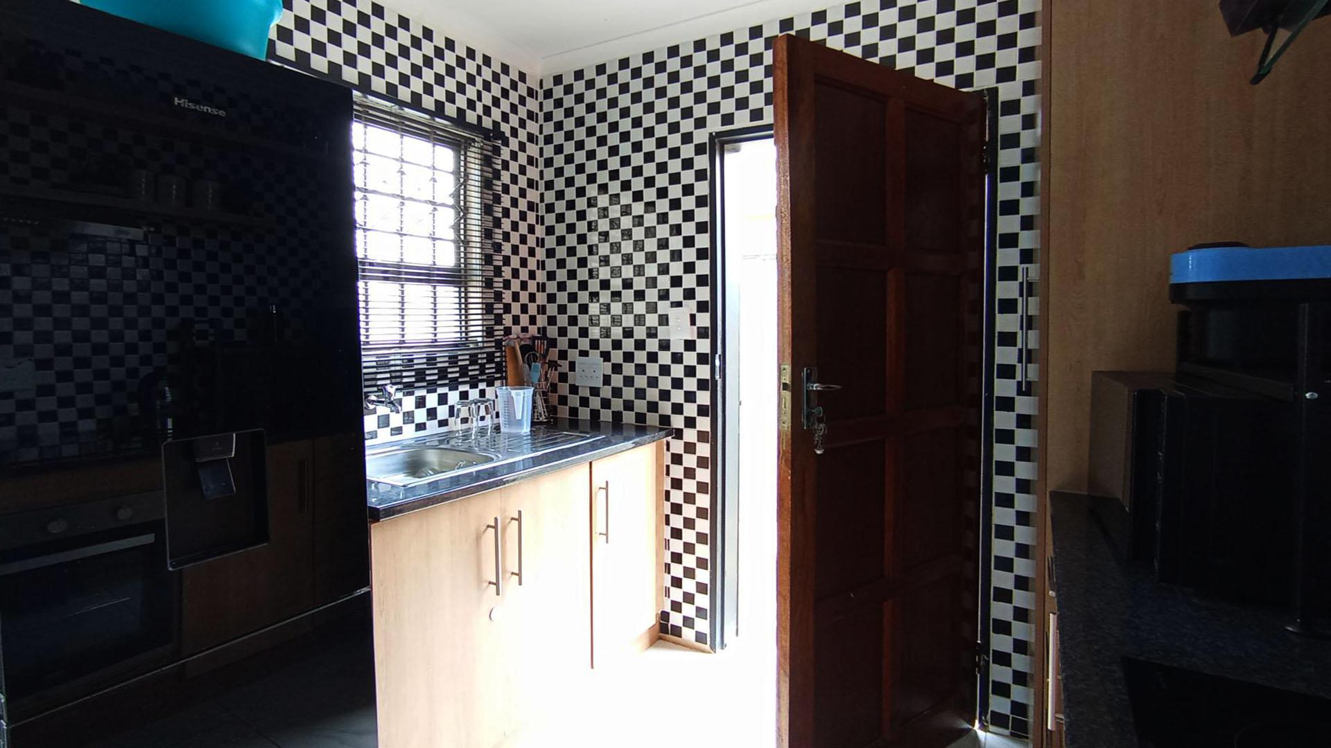 Kitchen - 7 square meters of property in Soshanguve East