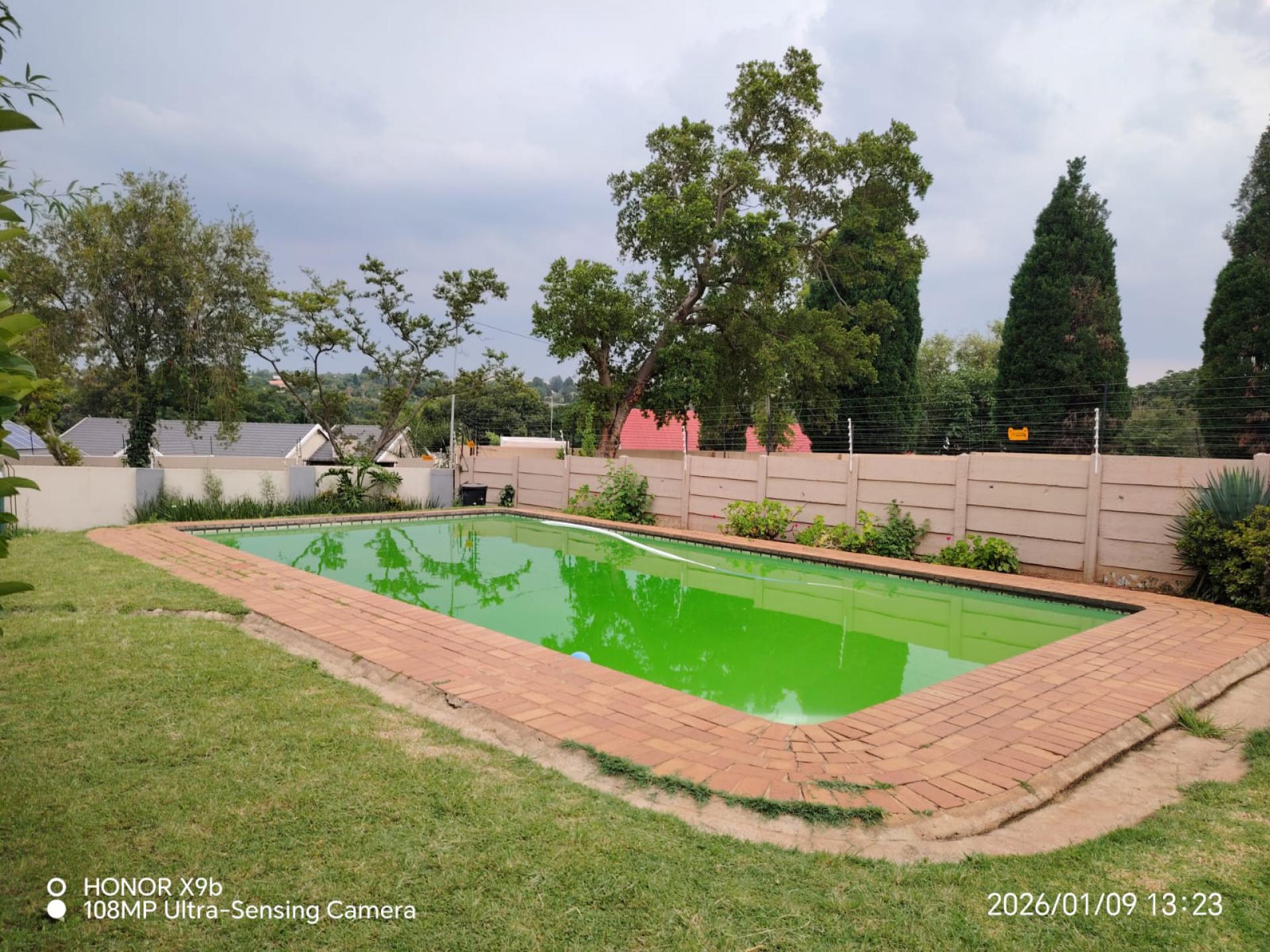 Swimming Pool of property in Vorna Valley