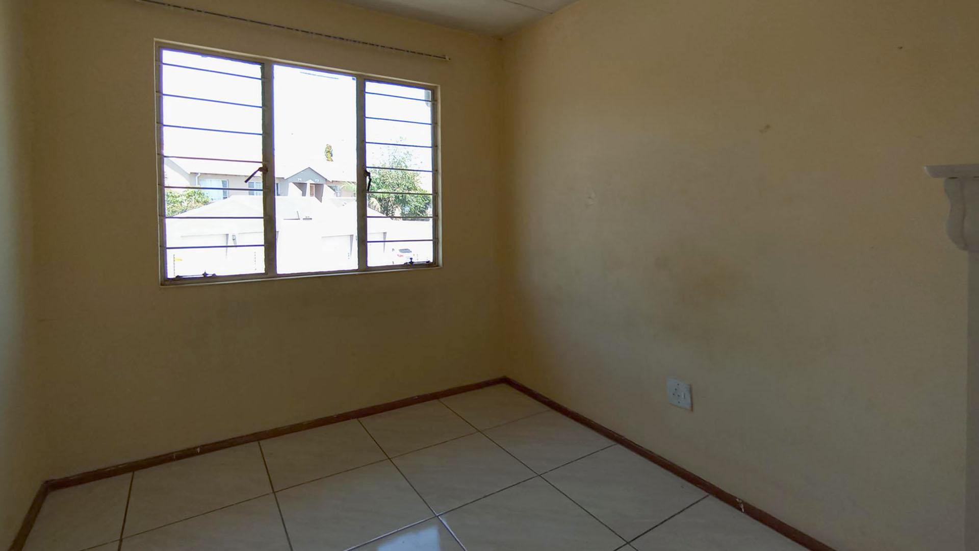 Bed Room 2 - 9 square meters of property in Vorna Valley