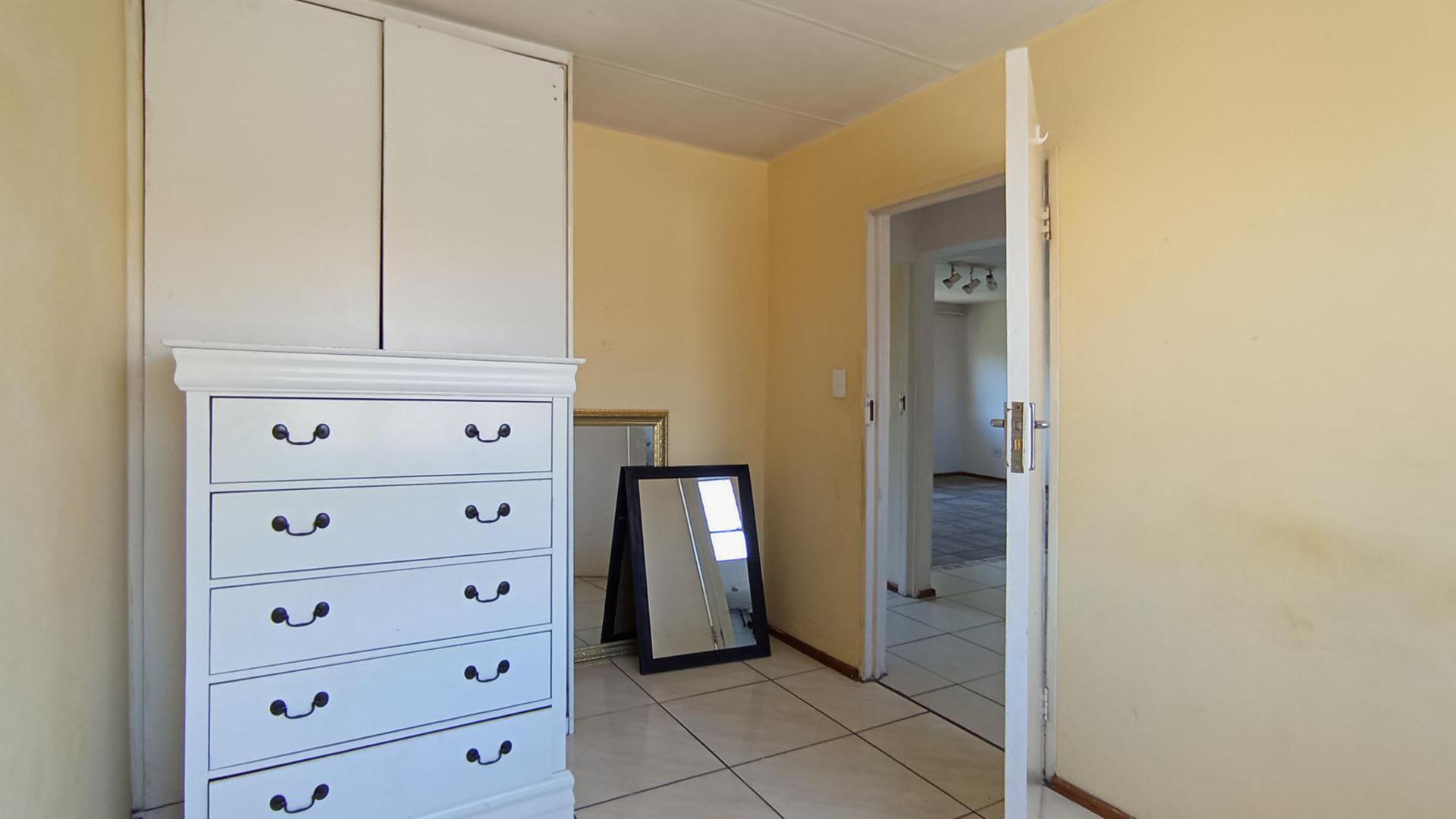 Bed Room 2 - 9 square meters of property in Vorna Valley