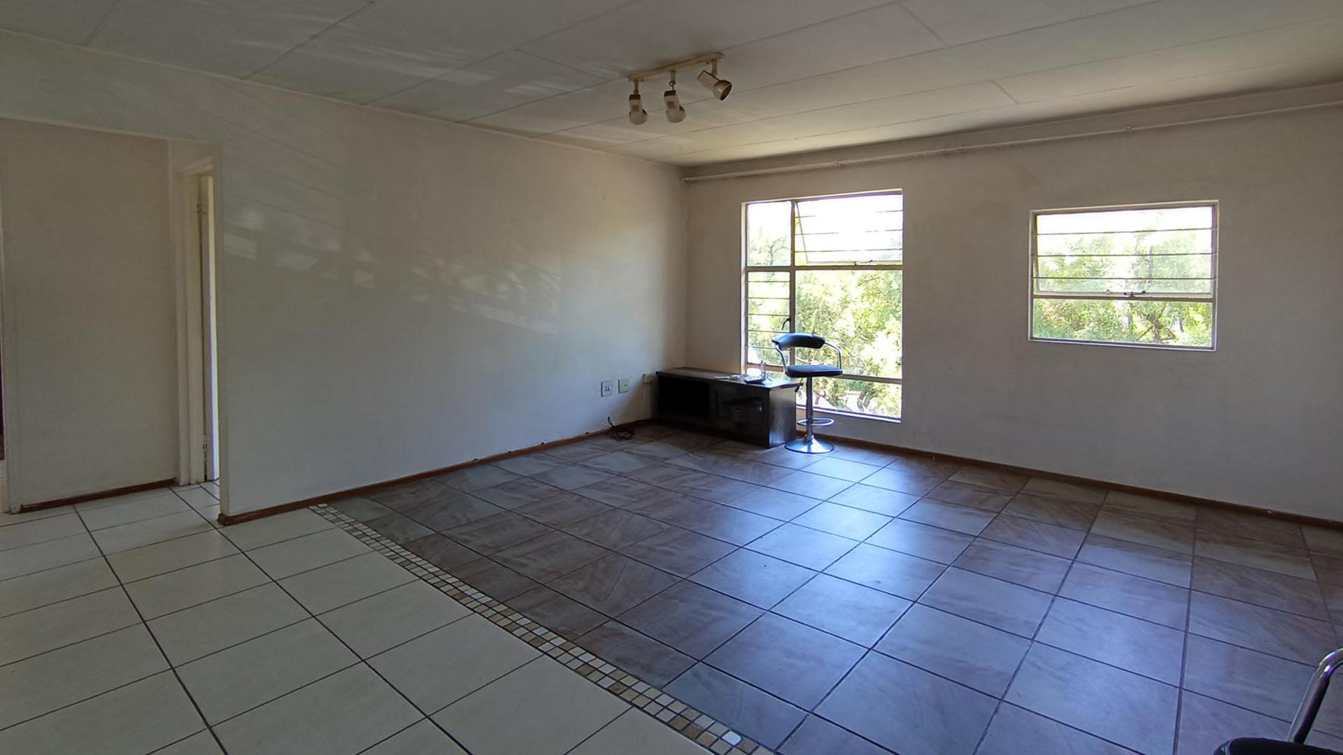 Lounges - 24 square meters of property in Vorna Valley