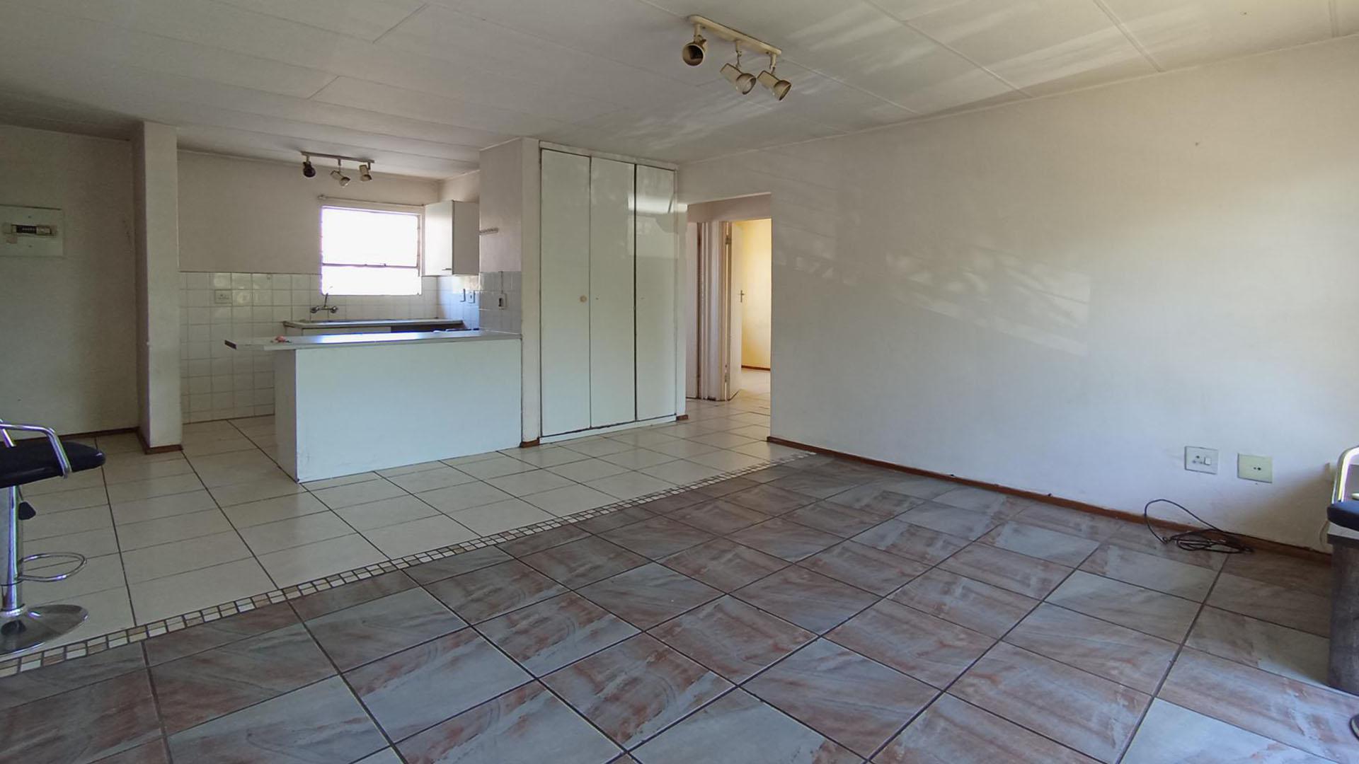 Lounges - 24 square meters of property in Vorna Valley