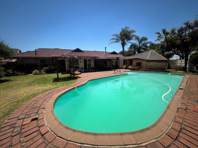 3 Bedroom House for Sale For Sale in Florida Glen - MR698094