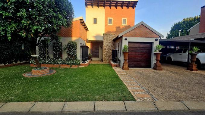3 Bedroom Freehold Residence for Sale For Sale in Waterval East - Home Sell - MR698095