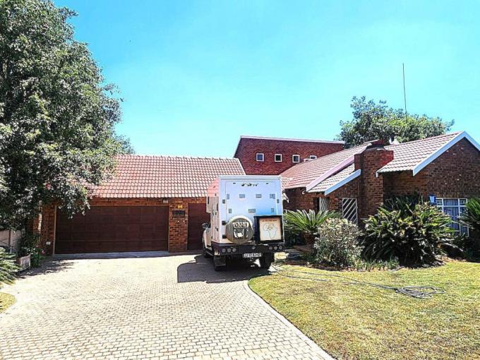 4 Bedroom House for Sale For Sale in Jordaanpark - MR698102