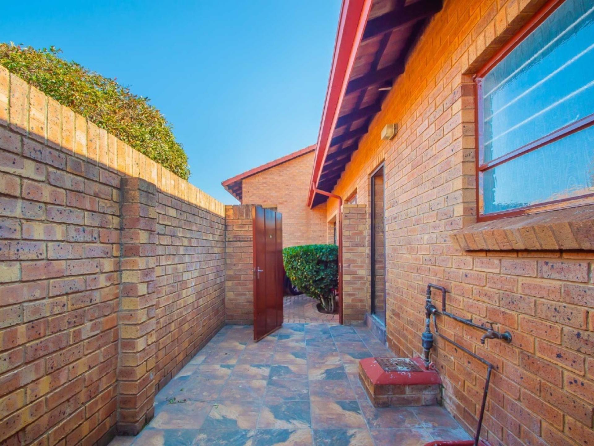  of property in Wilropark