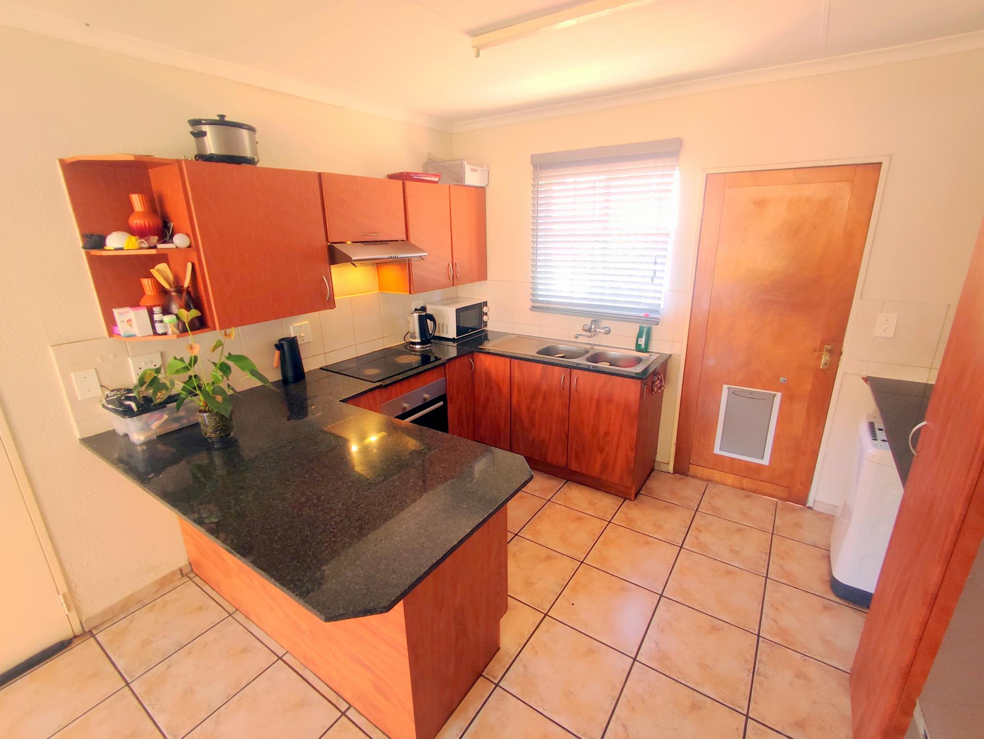  of property in Rooihuiskraal North