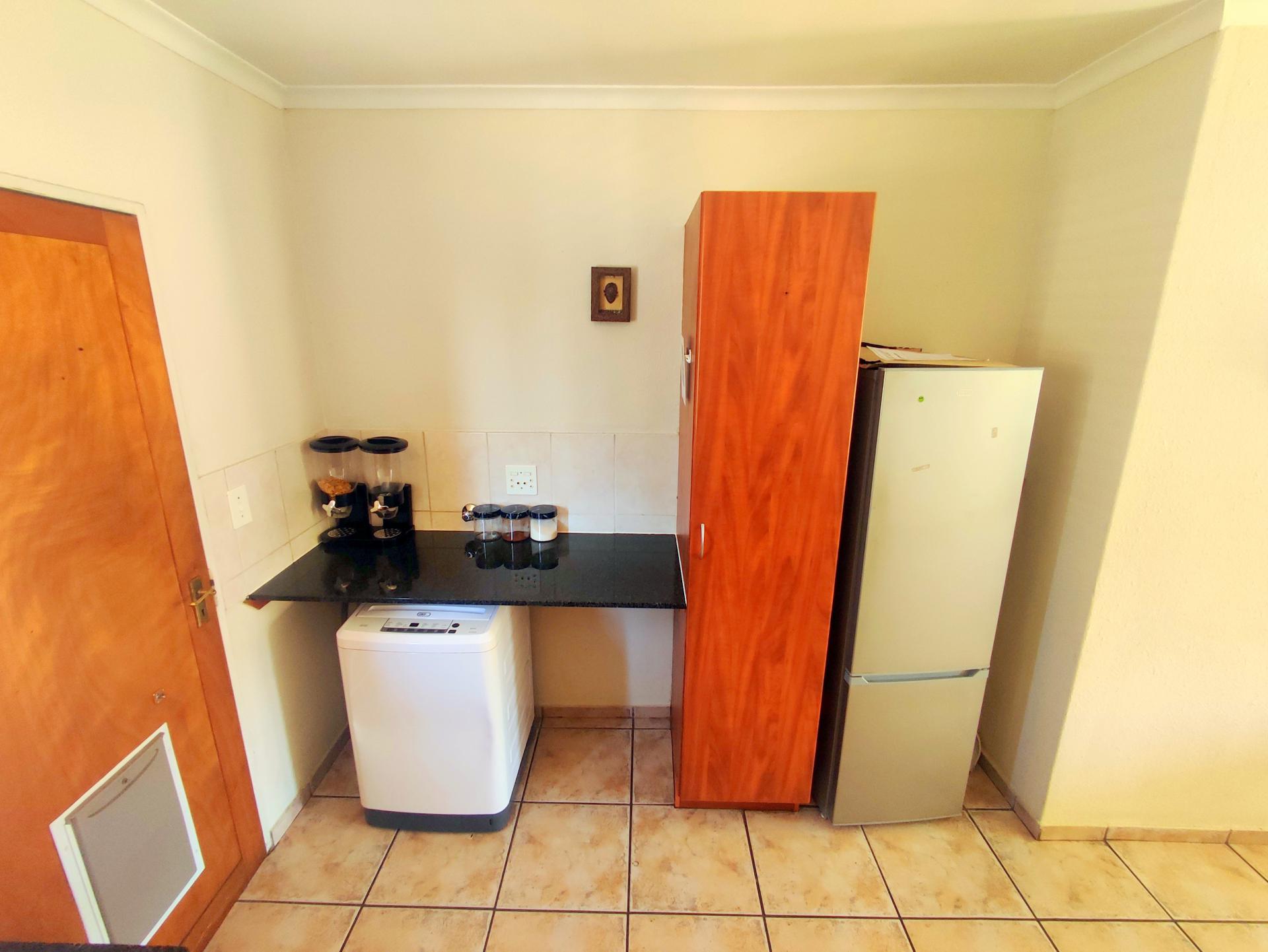  of property in Rooihuiskraal North