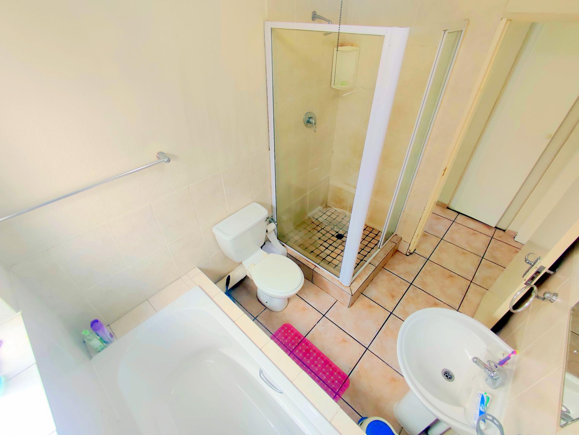  of property in Rooihuiskraal North