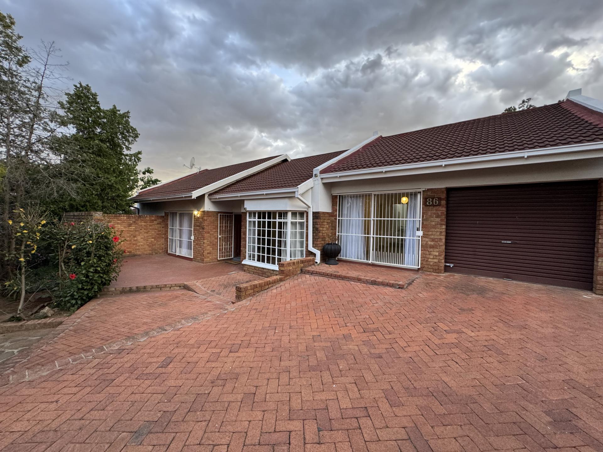 Front View of property in Pentagon Park 
