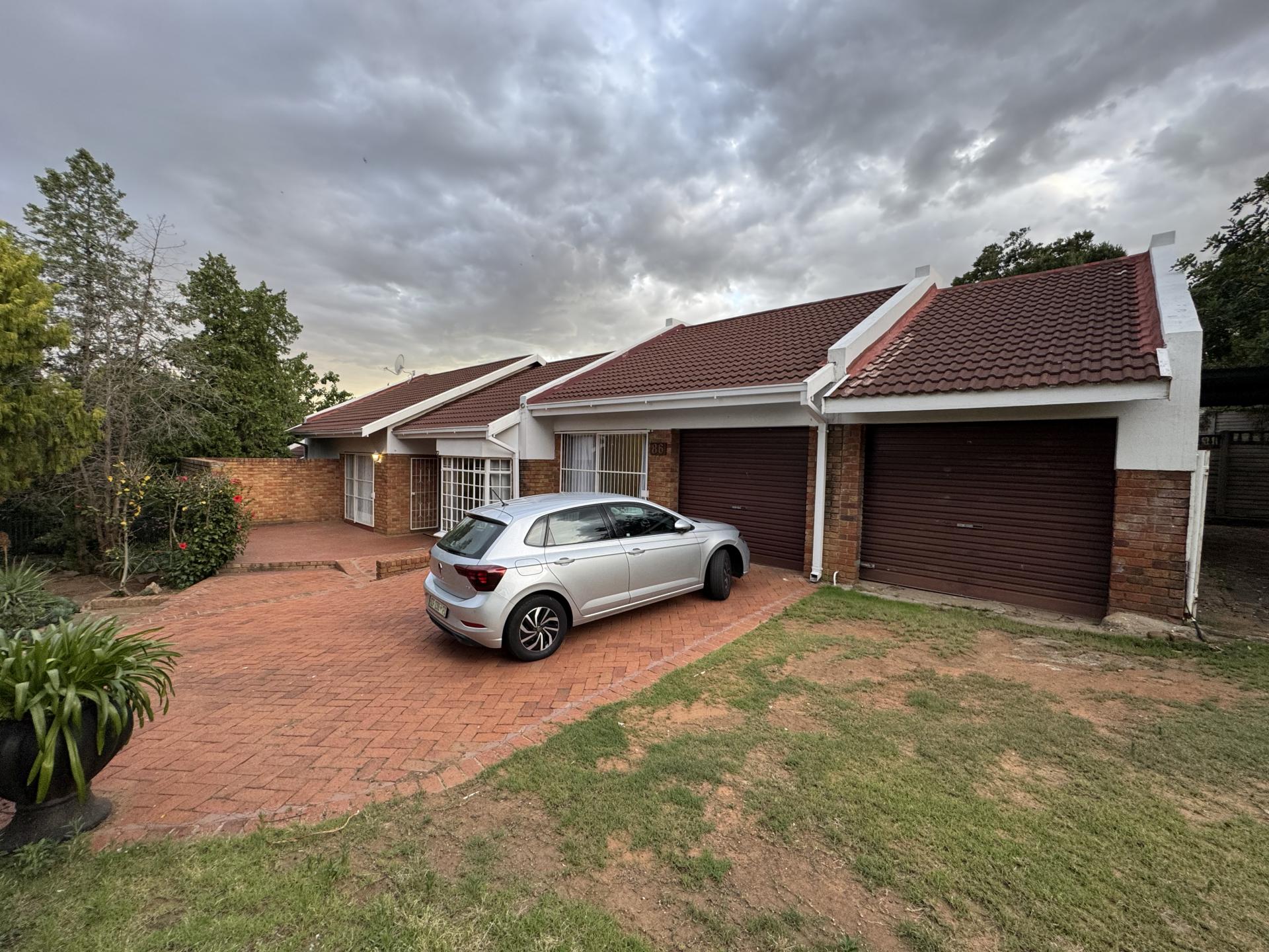 Front View of property in Pentagon Park 