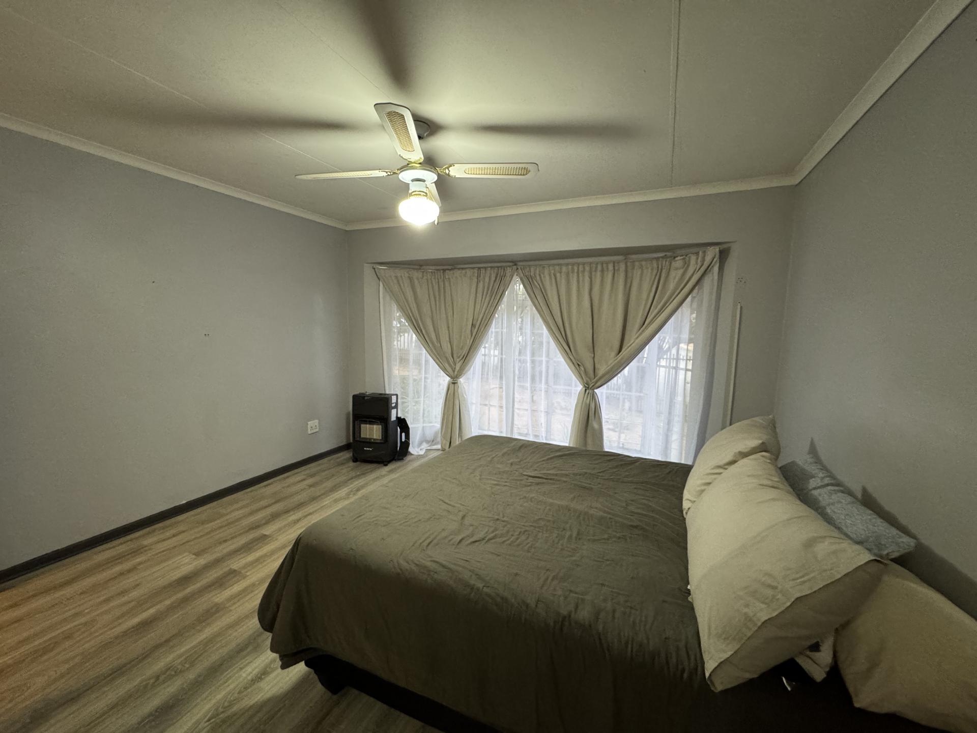 Main Bedroom of property in Pentagon Park 