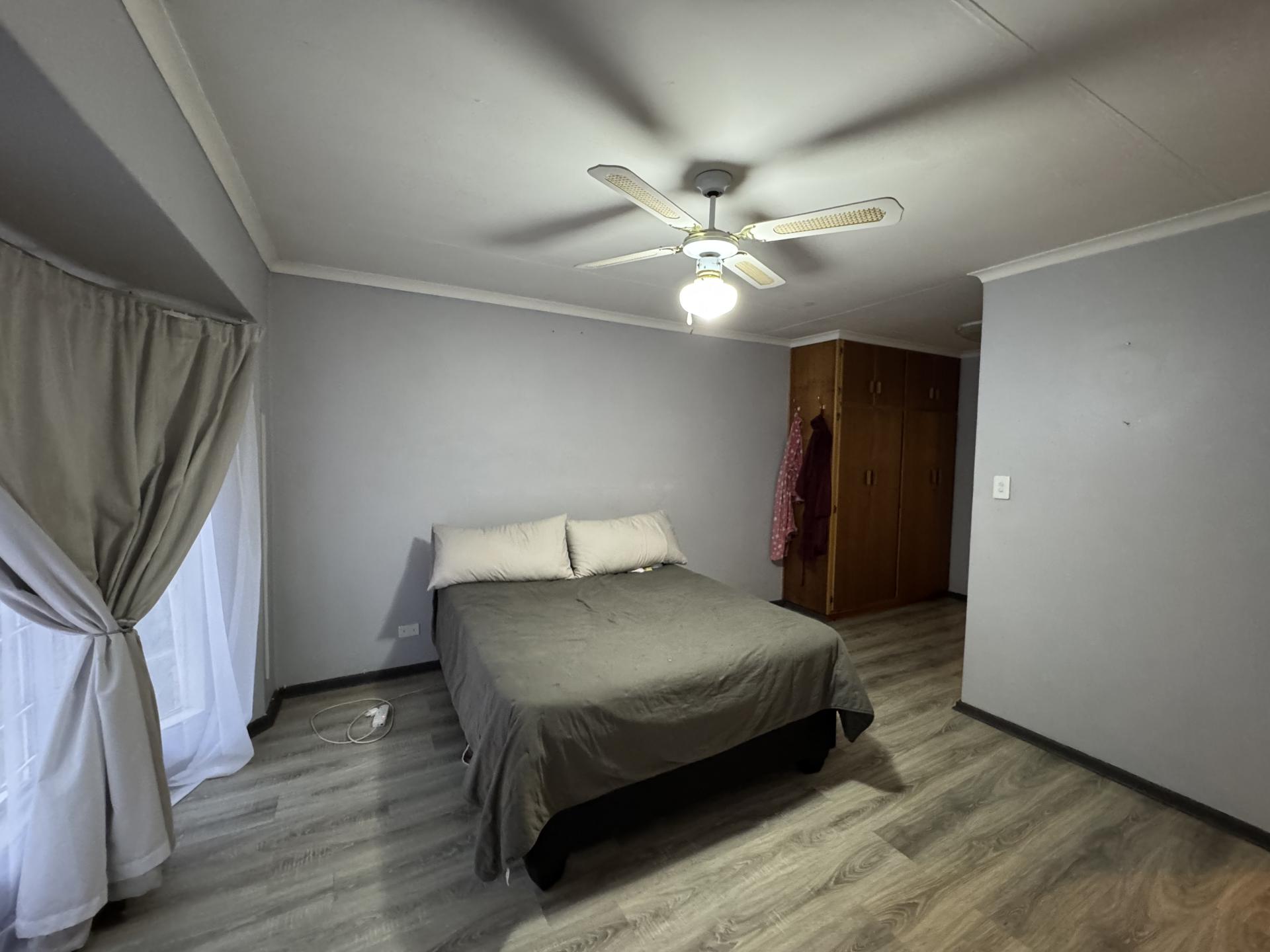Main Bedroom of property in Pentagon Park 