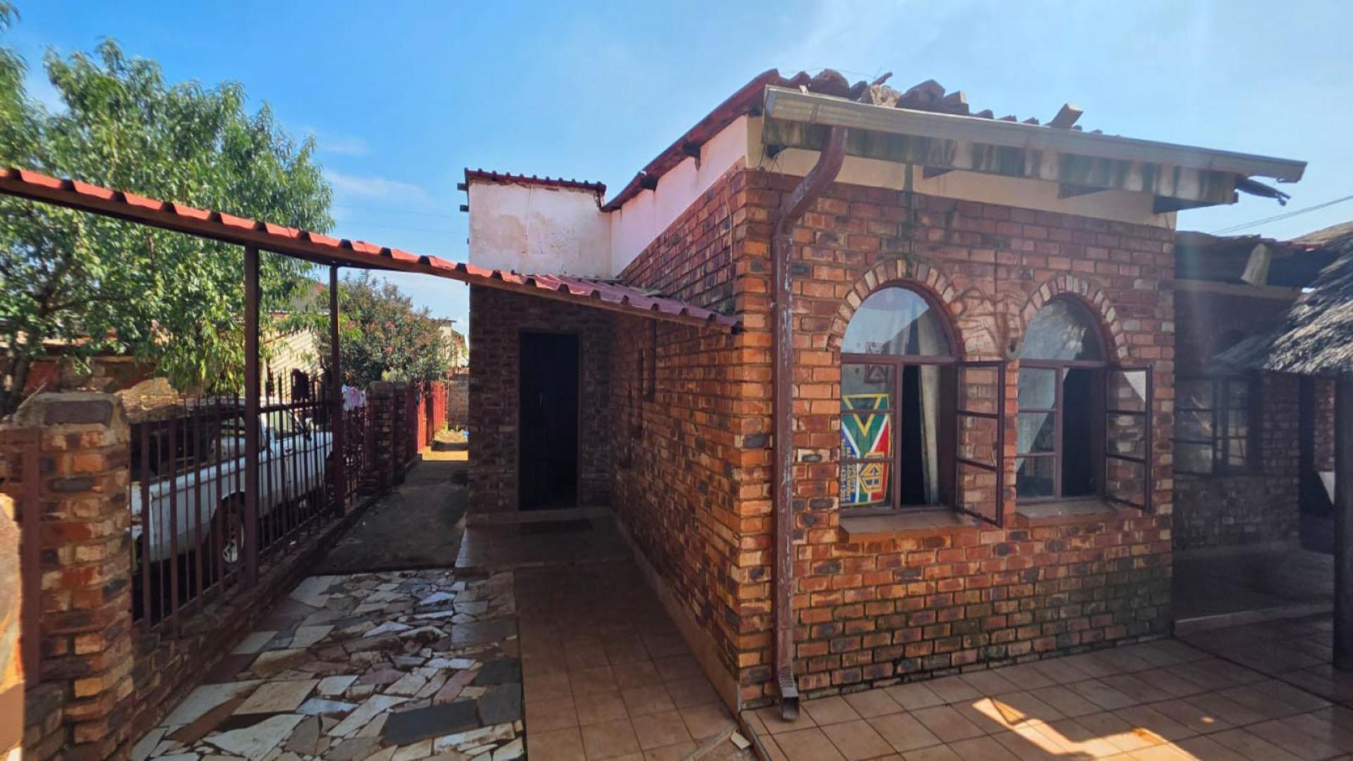Front View of property in Ikageng