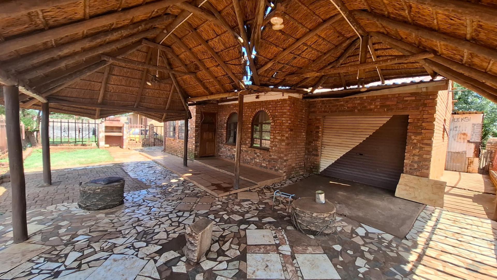 Carport  of property in Ikageng