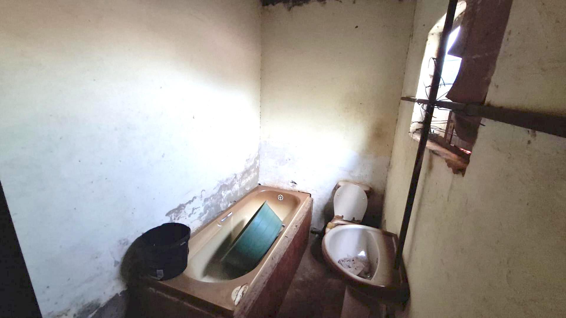 Bathroom 1 of property in Ikageng