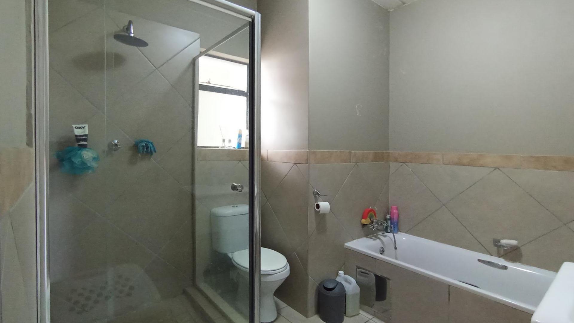 Bathroom 1 - 7 square meters of property in Glen Austin AH (Midrand)