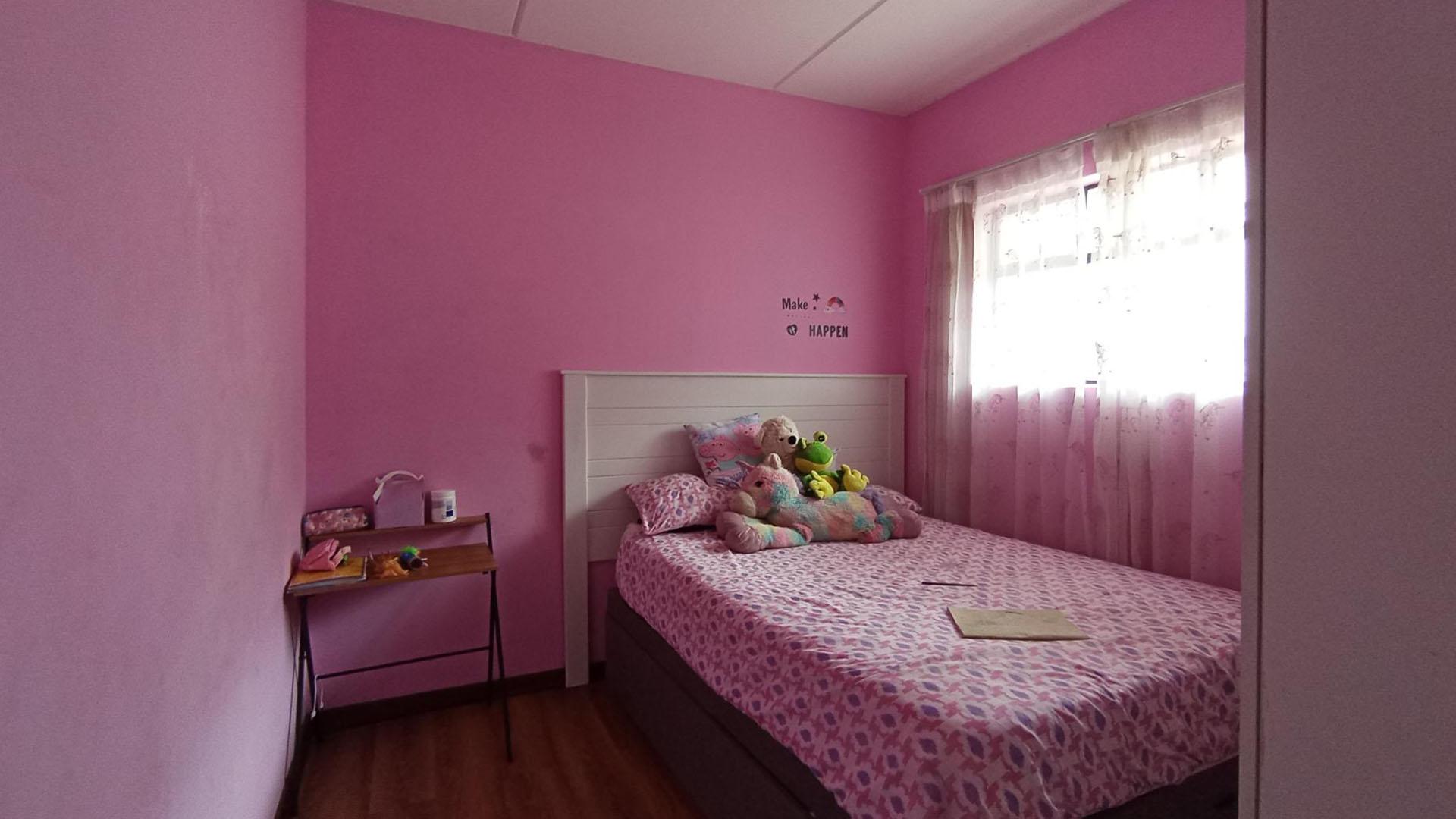 Bed Room 1 - 11 square meters of property in Glen Austin AH (Midrand)