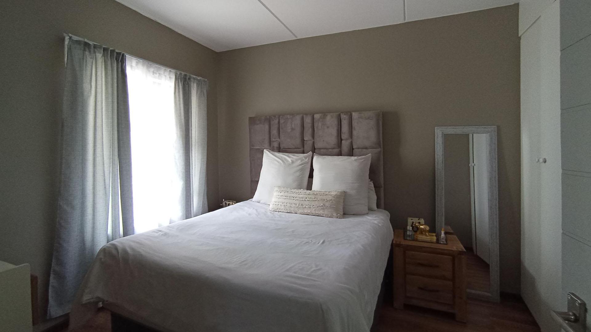 Bed Room 2 - 14 square meters of property in Glen Austin AH (Midrand)