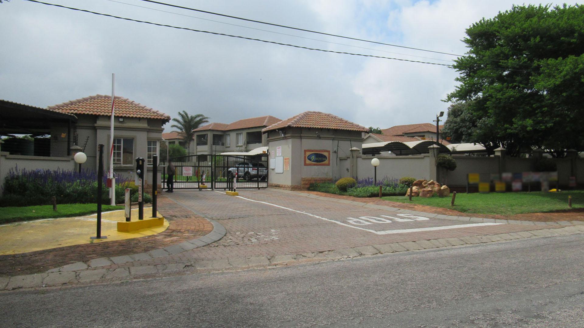 Front View of property in Florida Glen