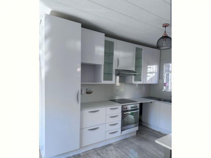 2 Bedroom Sectional Title for Sale For Sale in Bonaero Park - MR698176