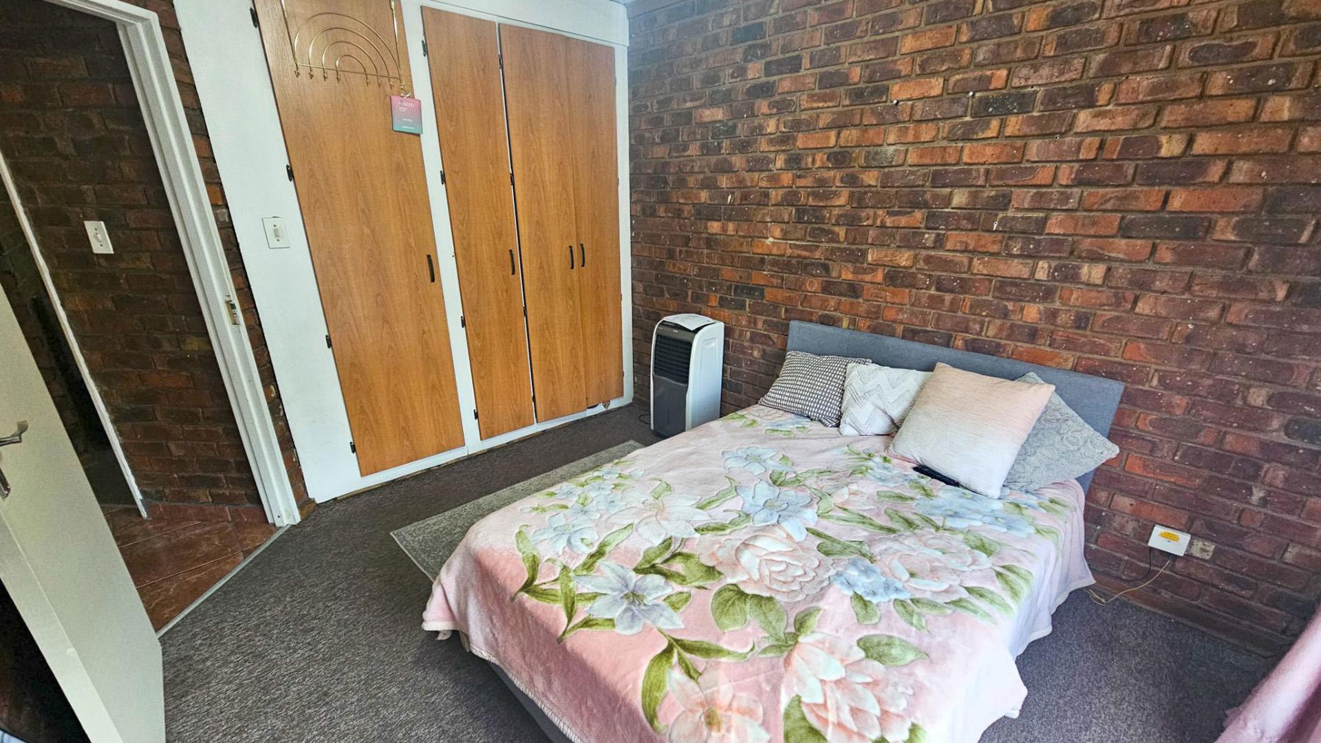 Bed Room 1 of property in Uitsig