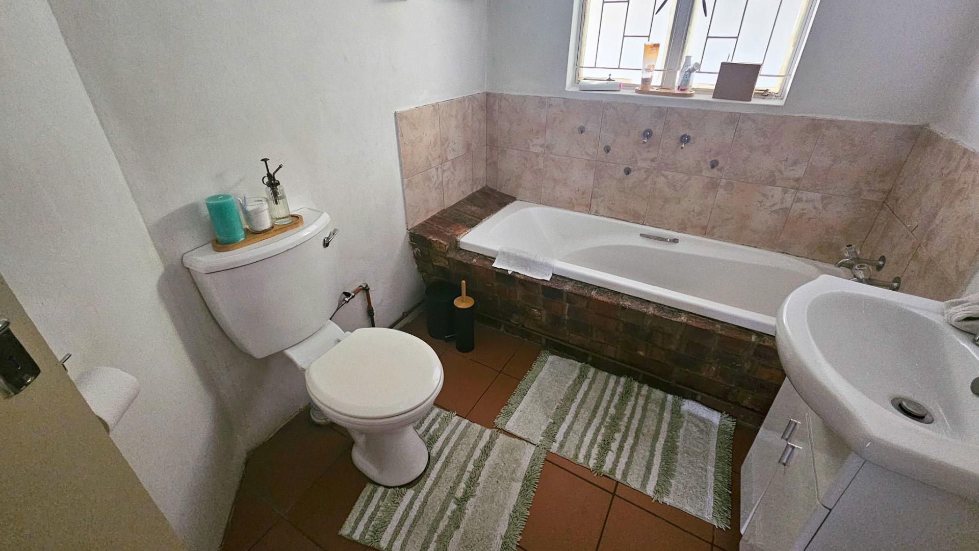 Bathroom 1 of property in Uitsig