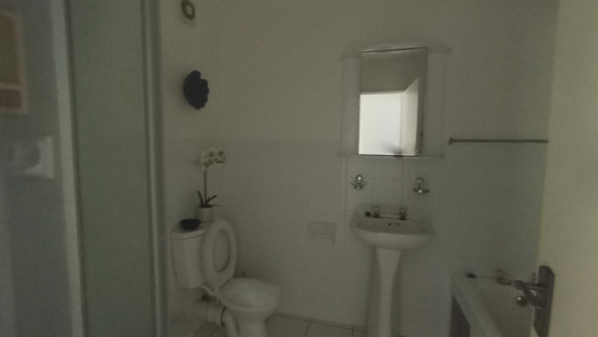 Bathroom 1 - 7 square meters of property in St Micheals on Sea
