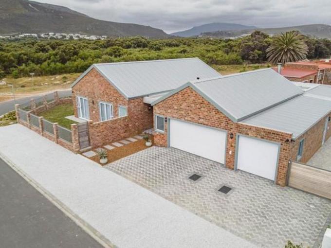 4 Bedroom House for Sale For Sale in Hermanus - MR698214