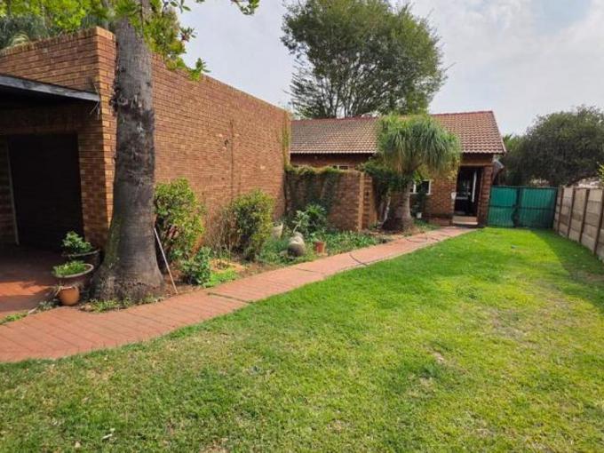 Duet for Sale For Sale in Doornpoort - MR698218