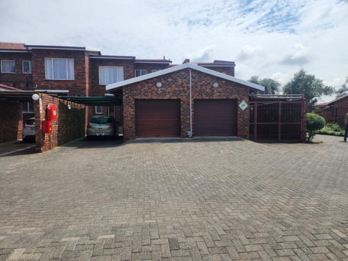 3 Bedroom Simplex for Sale For Sale in Brackenhurst - MR698222