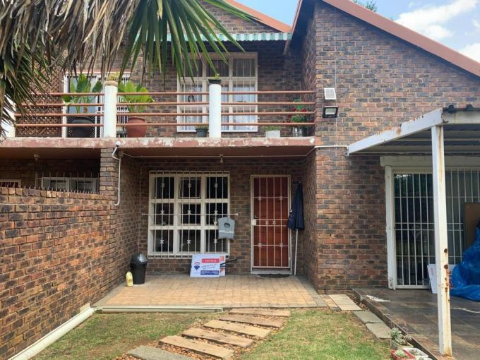 3 Bedroom Simplex for Sale For Sale in Kibler Park - MR698254