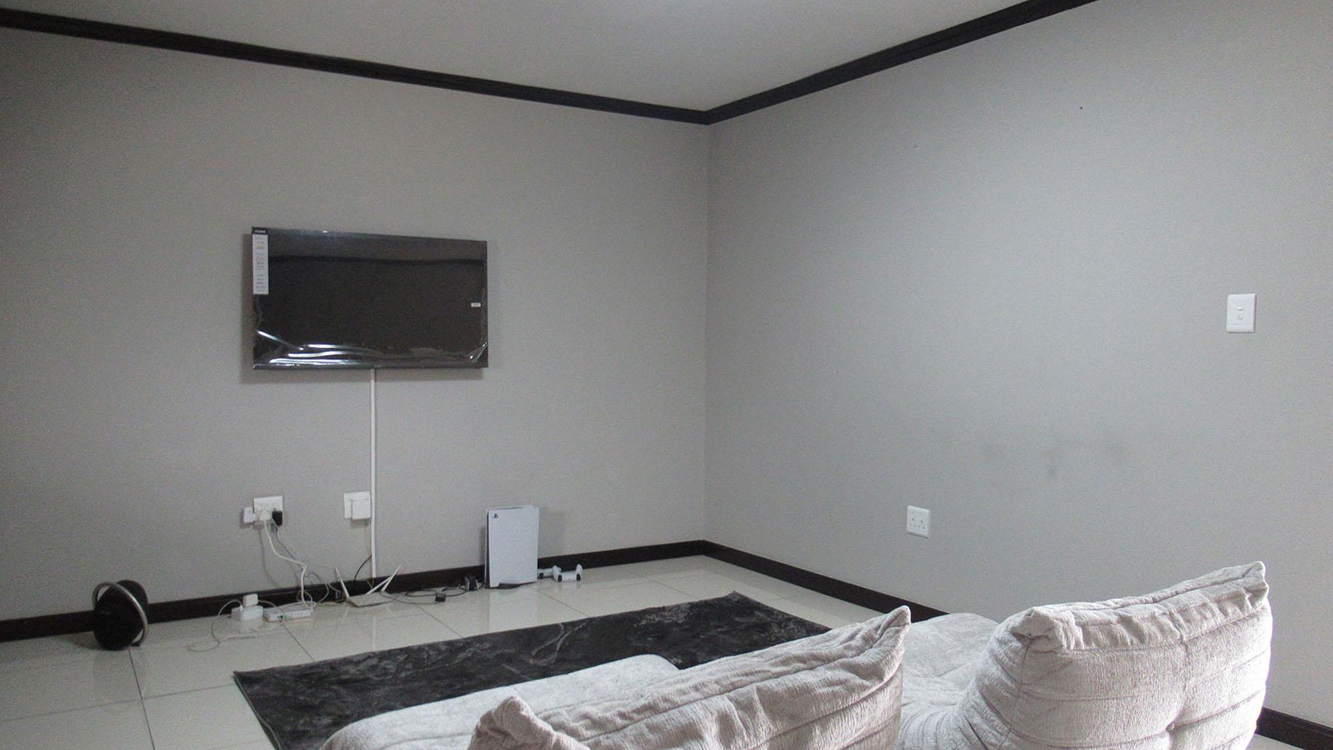 Lounges - 26 square meters of property in Kengies