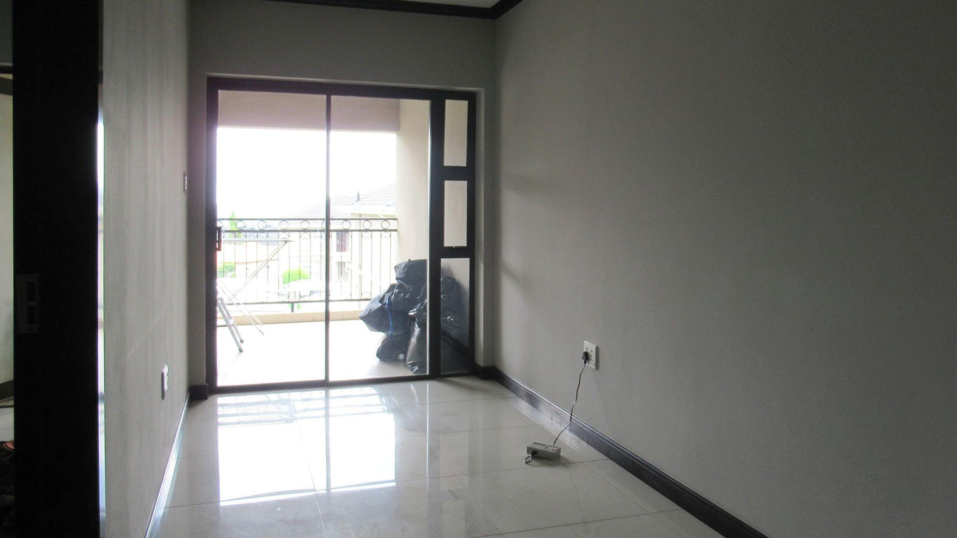 Spaces - 9 square meters of property in Kengies