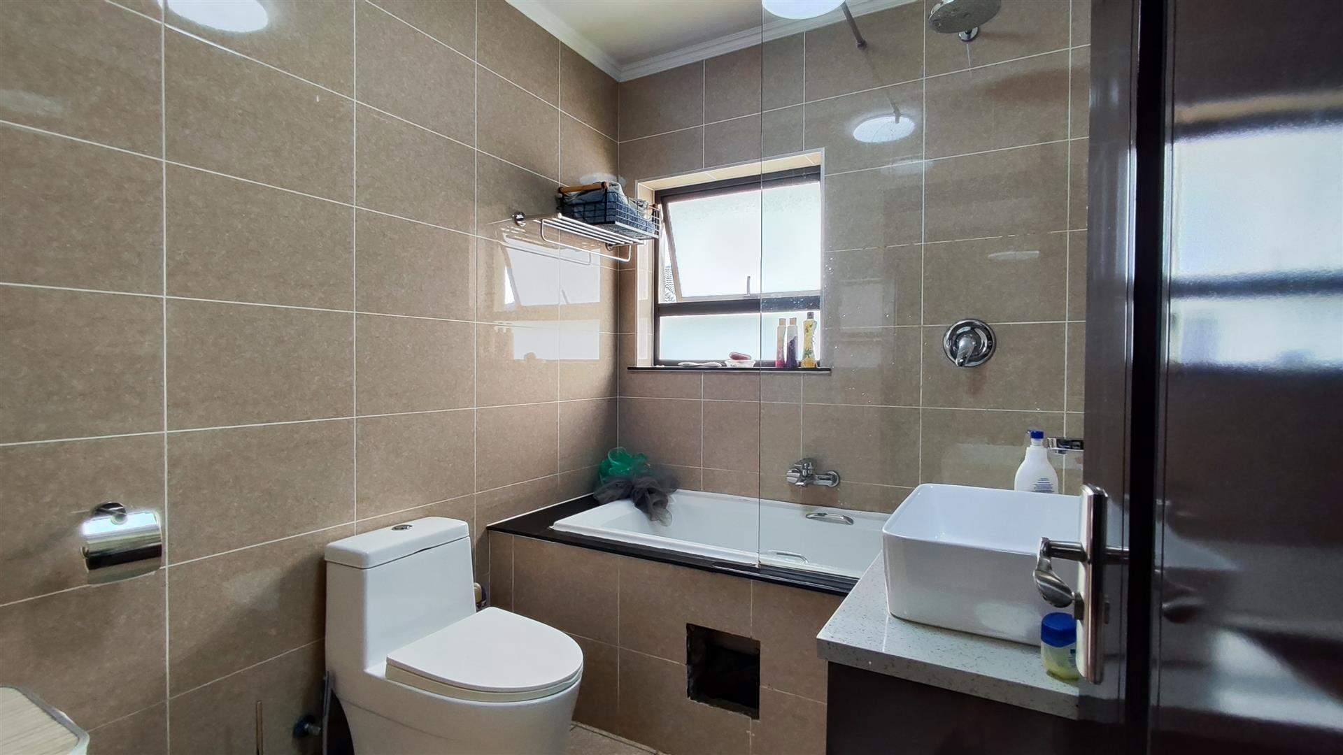 Bathroom 1 of property in Kengies