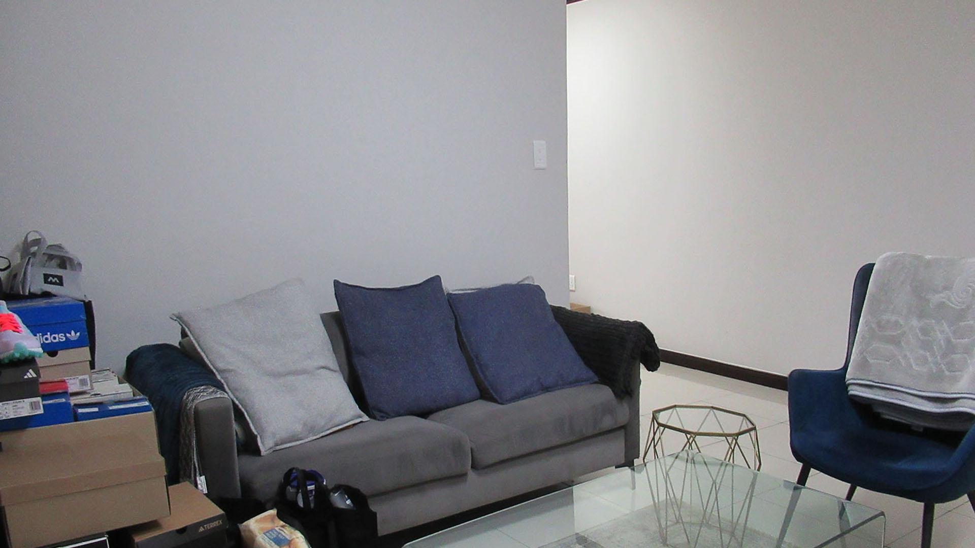 Lounges - 10 square meters of property in Kengies