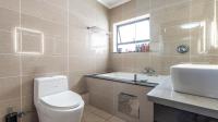 Bathroom 1 of property in Kengies