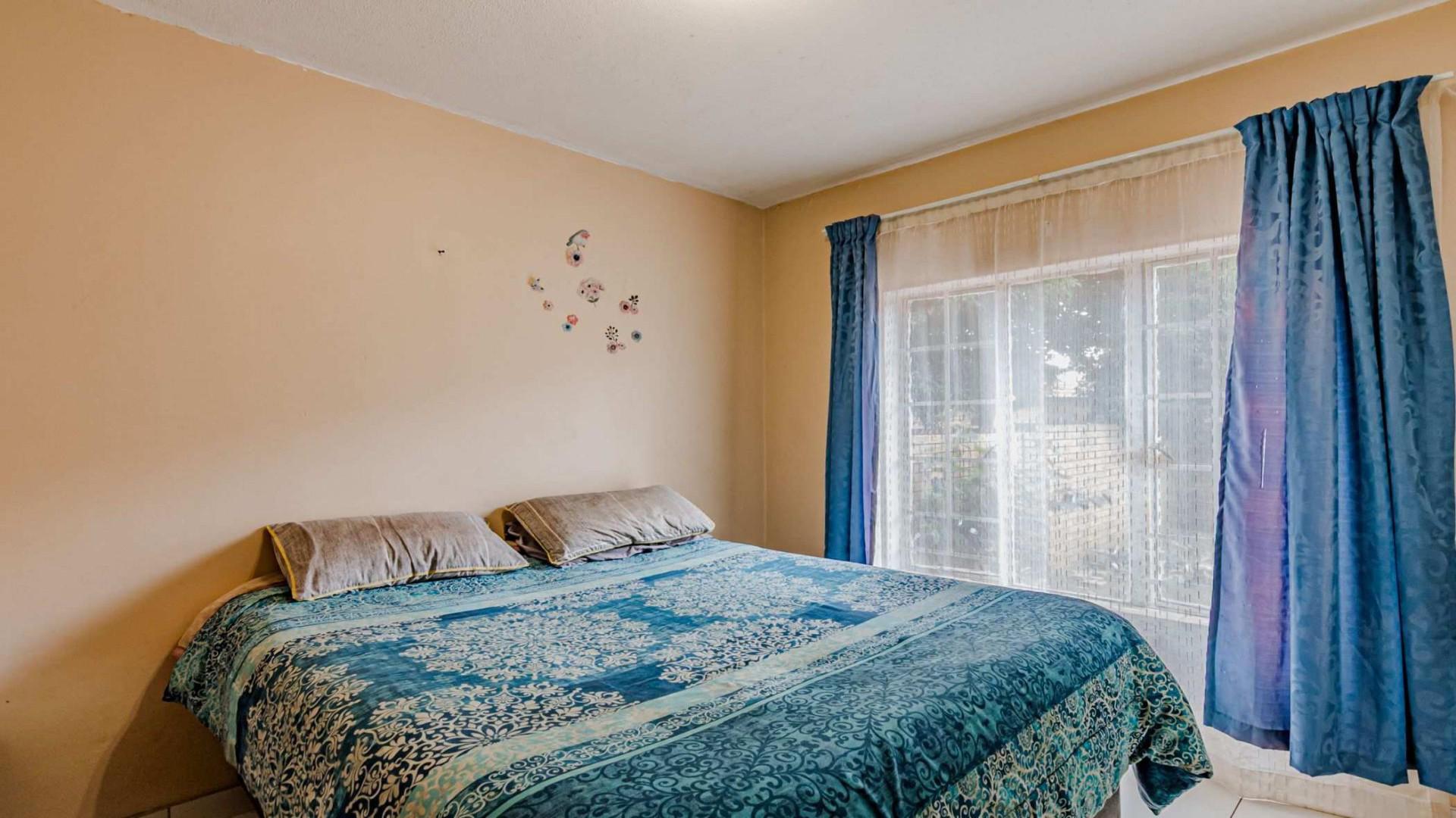 Bed Room 1 of property in Equestria