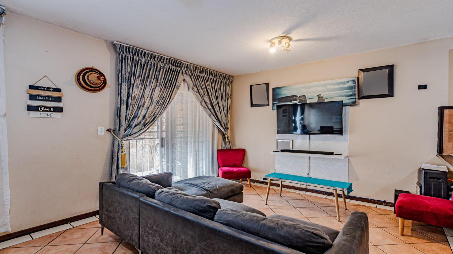 Lounges of property in Equestria