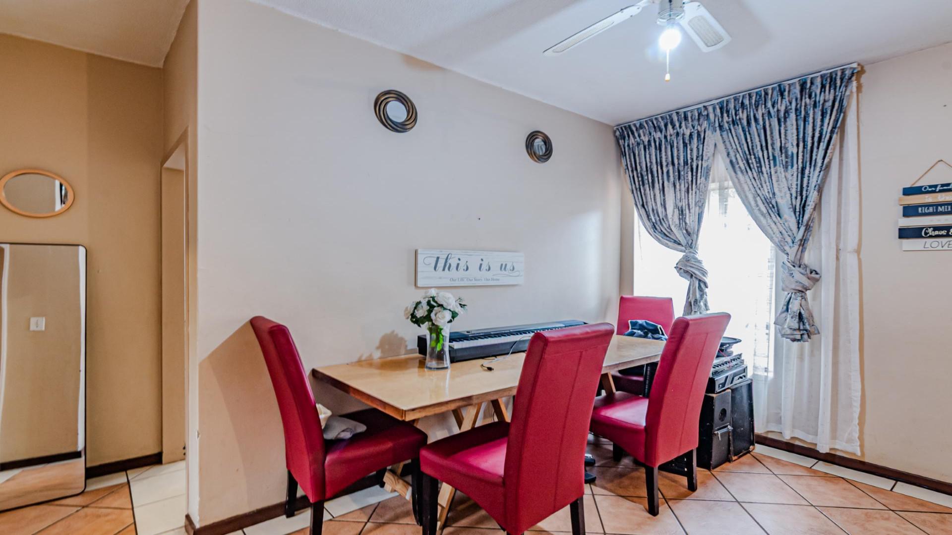 Dining Room of property in Equestria