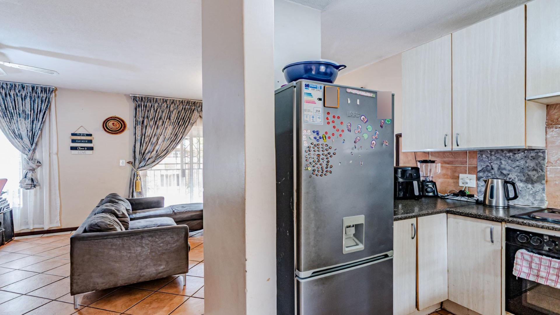 Kitchen of property in Equestria