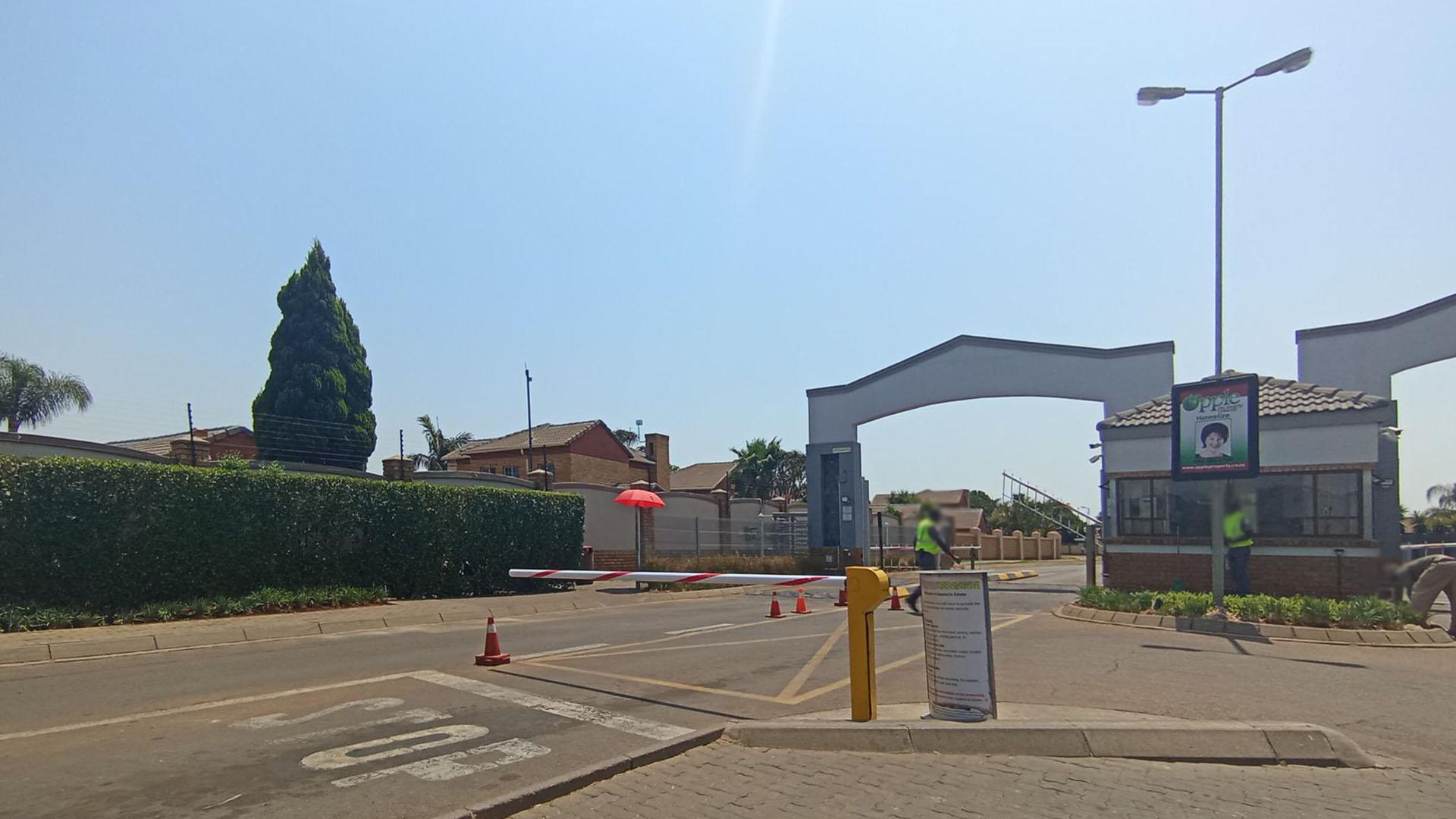 Front View of property in Equestria